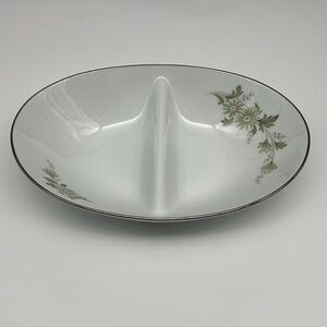 Noritake Soroya 6853 Divided Oval Serving Dish Light Green Daisy Floral Pattern